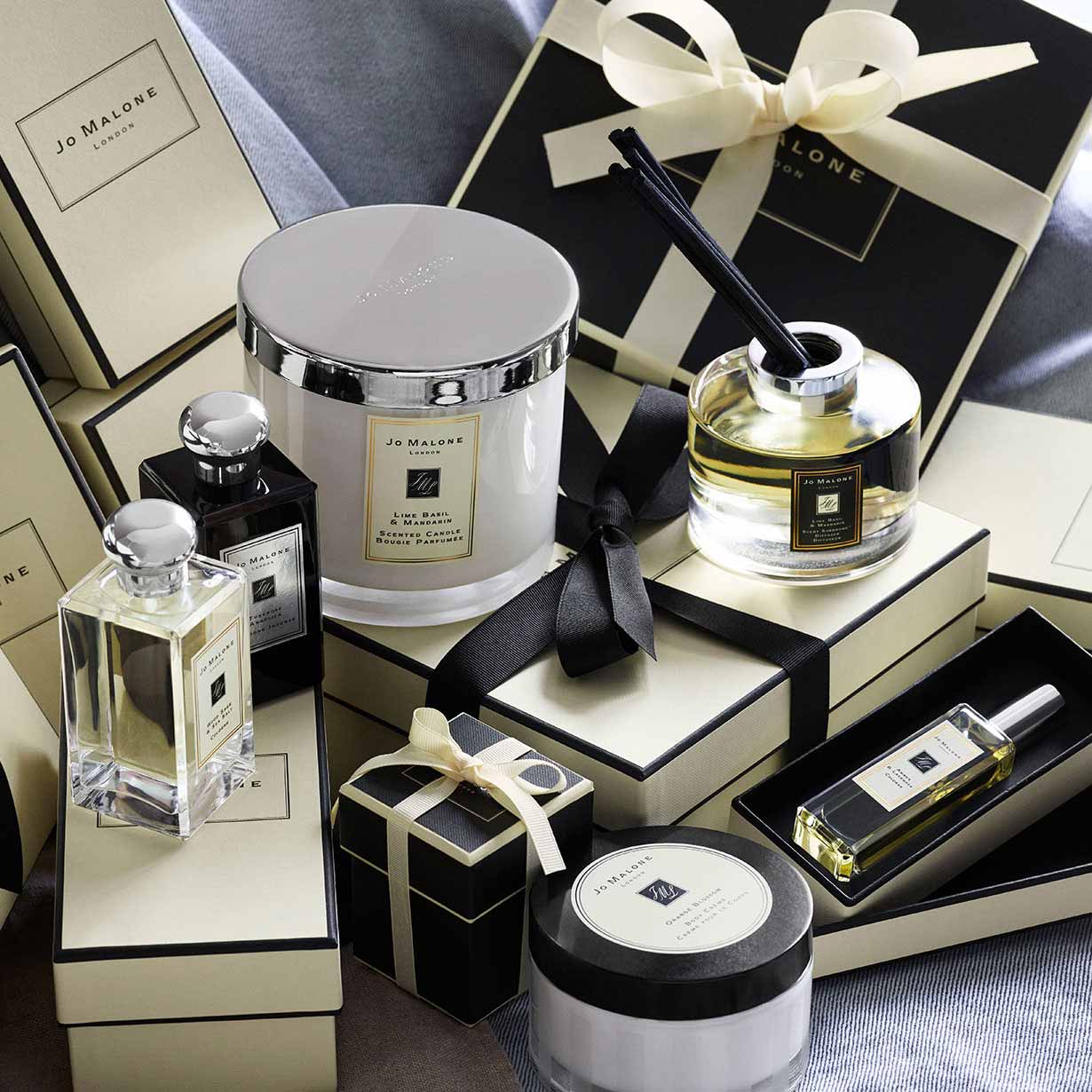 買Jo Malone London產品滿£98即可免費獲得30ml嘅 英國梨與小蒼蘭護髮噴霧！價值 £38